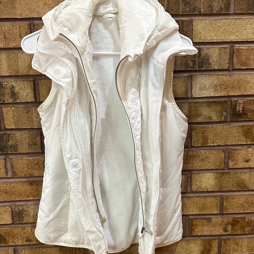 lululemon athletica Ivory Hooded Vest - Picture 4 of 4